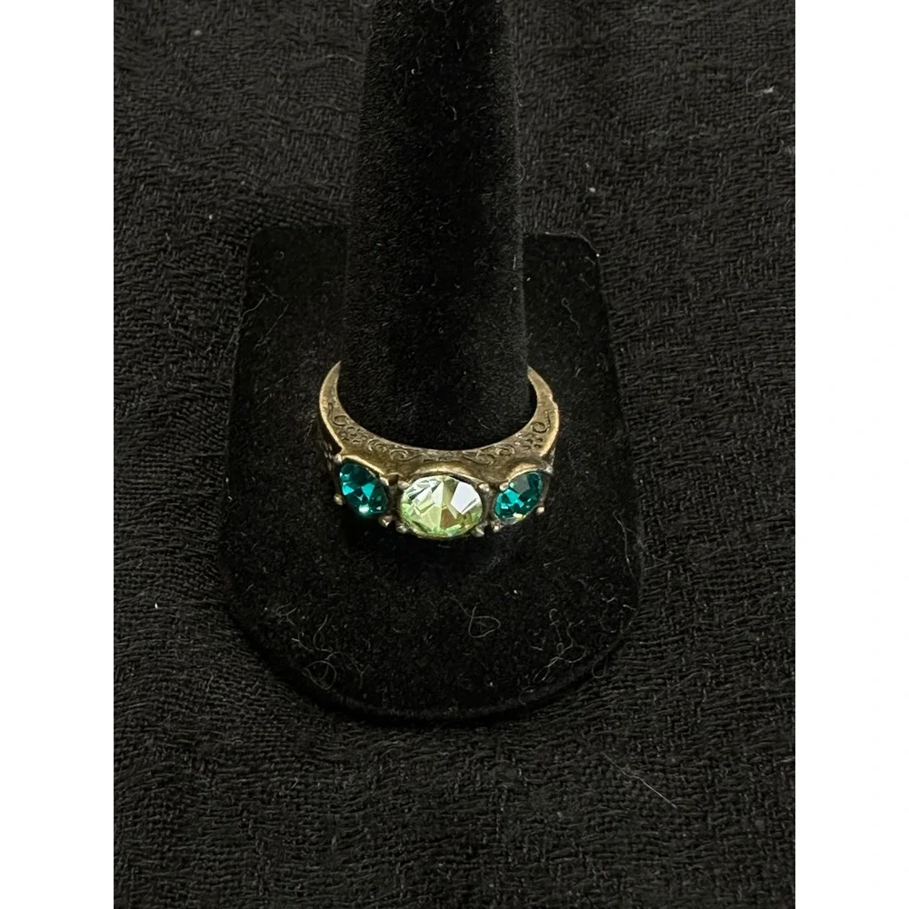 Three Stone Ring Womens Size 9 Green Teal Antiqued Gold Tone Vintage Style